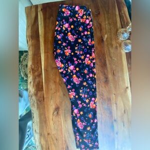 Fabletics, floral, leggings. Size L